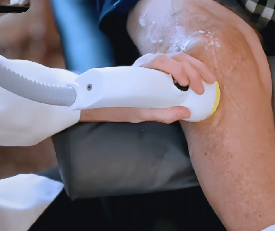 Image demonstrating knee pain relief with SoftWave Therapy